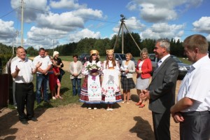 2013 г.  У. П. Андрэйчанка на сустрэчы з жыхарамі в. Гліннае.  