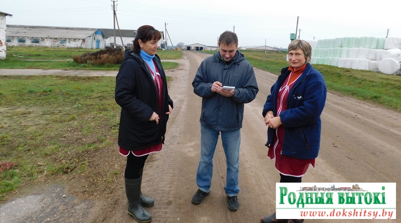 (Злева направа) Надзея Навіцкая, Святлана Крывічаніна 
расказваюць карэспандэнту пра свае будні.