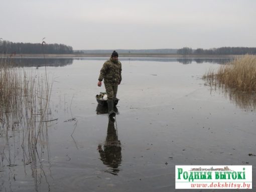 Вось так бясстрашна рыбачаць на возеры Сэрвач, калі на дварэ “плюс”.