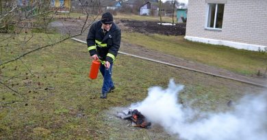 У ролі выратавальнікаў – удзельнікі мерапрыемства.