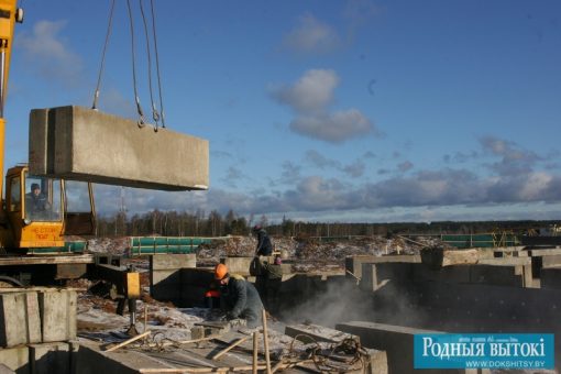 На новабудоўлі працуюць брыгады Ігара Берднікава і Леаніда Кеды.