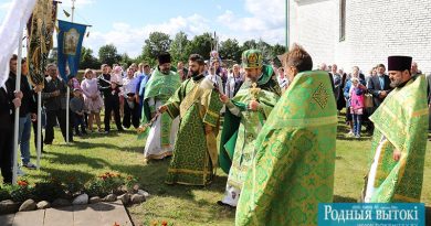 Фото Александра ВОРОНКОВИЧА. Молебен за упокой души трагически погибшего священника ситцевской церкви Евстафия Недельского.