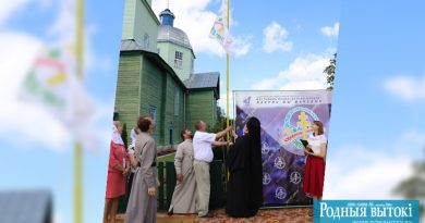Открывают фестиваль Олег Ковалёнок, епископ Игнатий и священники благочиния