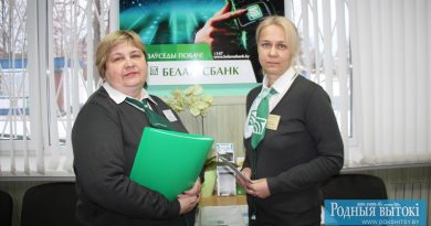 Лариса Морозько и Наталия Мандрук умеют заинтересовать клиентов банковскими услугами.