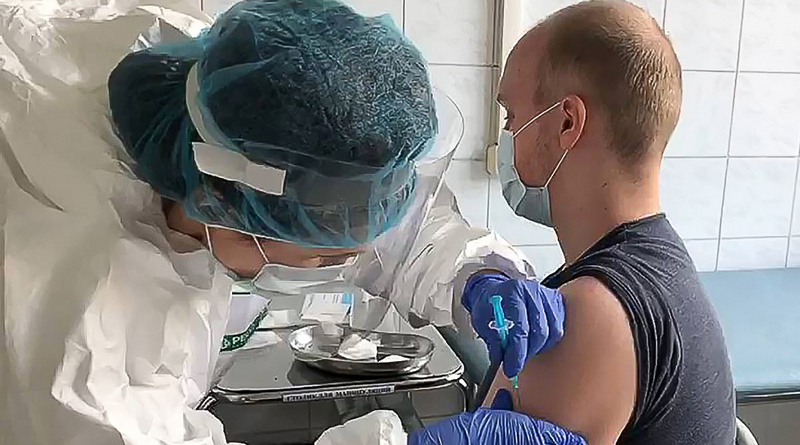 MOSCOW, RUSSIA – JUNE 18, 2020: Pictured in this video screen grab is a volunteer receiving a Russian-made polyvalent vector vaccine for COVID-19 as part of clinical trials at Sechenov First Moscow State Medical University. Lyophilised (freeze-dried) into a powder to make solutions for intramuscular injections, the vaccine was developed at Gamaleya Research Institute of Epidemiology and Microbiology. The trials have involved 38 volunteers, 18 of which received injections today, with the rest to follow next week. They are going to spend 28 days at the inpatient facility of the university’s Research and Practice Centre of Interventional Cardioangiology. Best quality available. Sechenov Medical University Press Office/TASS

Россия. Москва. Введение добровольцу российской комбинированной векторной вакцины для профилактики коронавирусной инфекции в рамках проведения первых клинических испытаний в Сеченовском университете Минздрава России. В Сеченовском университете началось тестирование вакцины от COVID-19 в лиофилизированной форме (в виде порошка для приготовления раствора для внутримышечного введения), которая разработана Национальным исследовательским центром эпидемиологии и микробиологии им. Н.Ф.Гамалеи. В исследовании принимают участие 38 добровольцев, 18 из которых сегодня получили инъекцию препарата, вакцинирование остальных 20 человек запланировано на следующей неделе. Добровольцы будут на