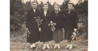 День Победы, 1957 год. Вторая слева - моя бабушка.