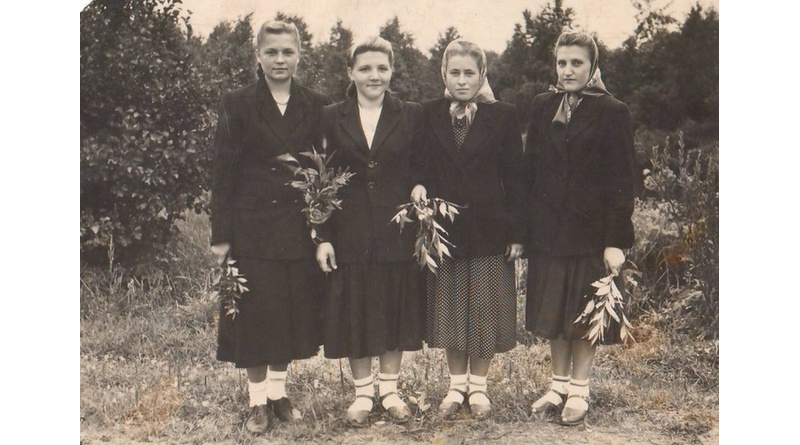День Победы, 1957 год. Вторая слева - моя бабушка.