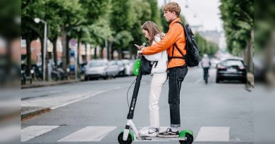 1602734156_1599px-generation_z_kids_on_electric_scooter_48263543577