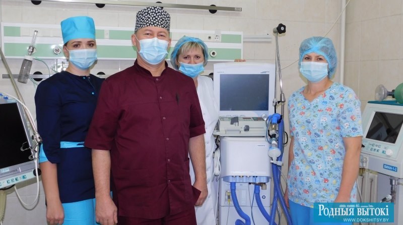 Заведующий отделением вместе с медсестрами (слева направо) Вероникой Шингаревой, Светланой Малюженец и Любовью Борисюк к приему пациентов готовы.