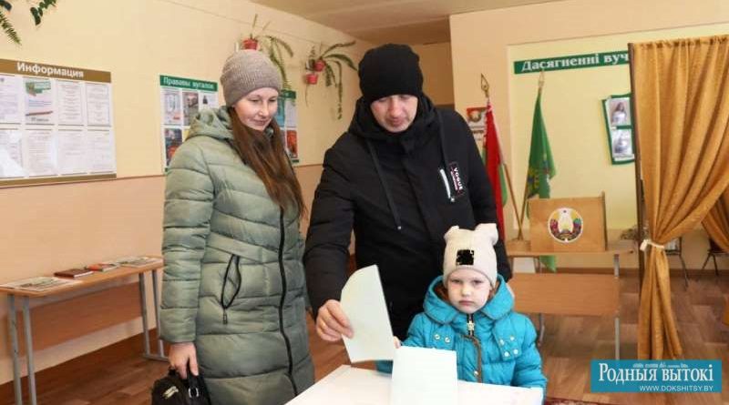 На участке для голосования в деревне Глинное