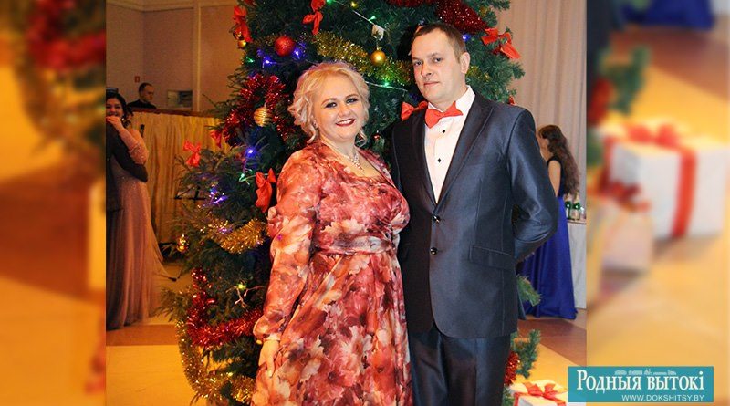 Татьяна и Дмитрий Лукуши на рождественском балу перед очередным "па".