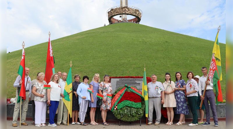 Делегация Докшицкого района принимает участие в праздновании Дня Независимости в мемориальном комплексе «Курган Славы»