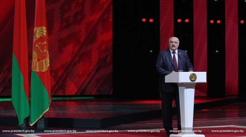 Александр Лукашенко: мы видим провокации против нас, но держимся, потому что худой мир лучше войны