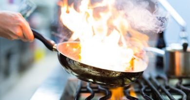 Что делать, если загорелось масло на сковороде?
