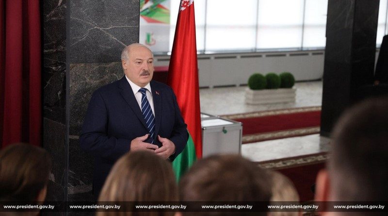 Президент Беларуси Александр Лукашенко проголосовал на выборах депутатов в единый день голосования