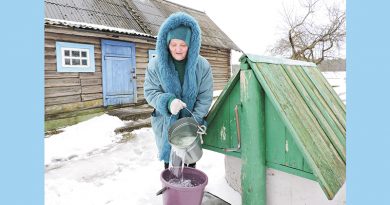 Жыхарка вёскі Рачныя Леаніда Душар.