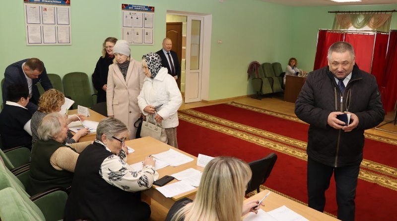 Руководство Докшицкого района приняло участие в едином дне голосования