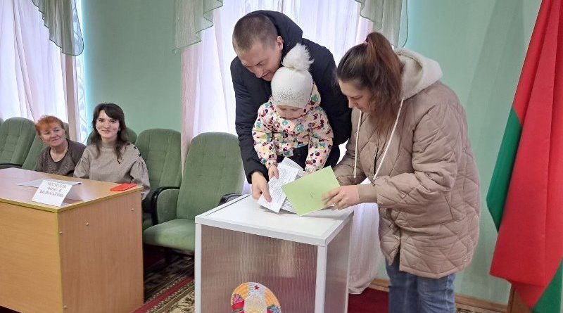 В едином дне голосования активно принимает участие молодежь Докшицкого района