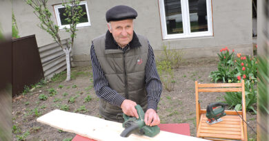 Канстанцін Ільіч не можа сядзець склаўшы рукі.