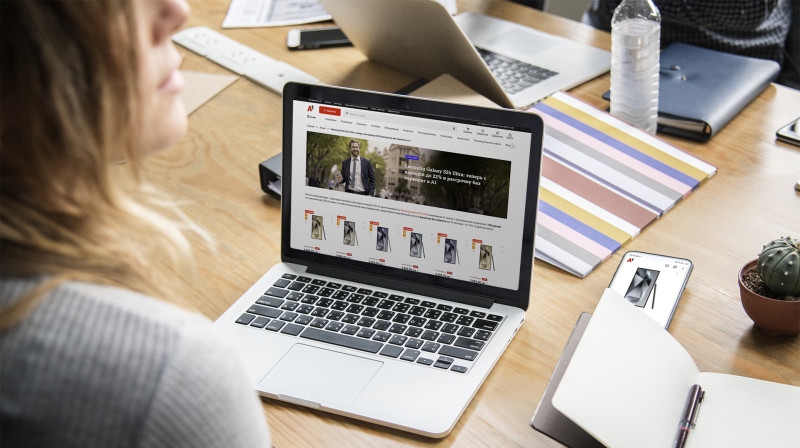 Business people working on a laptop