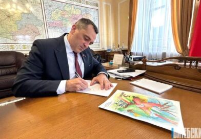 Рисунок юной художницы из Парафьяновской средней школы стал поздравительной открыткой ко Дню Независимости