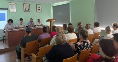 заместитель председателя райисполкома Марина Климович с коллективом ЦРБ;