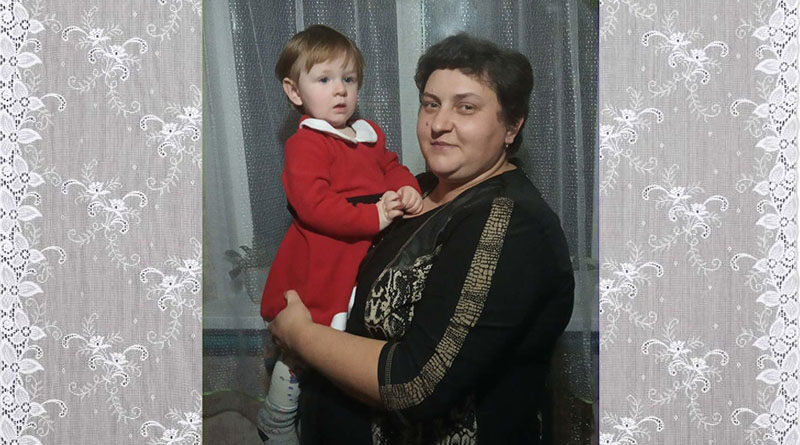 Архіўны здымак. Юлія Джыкідзэ з маленькай Наташай.