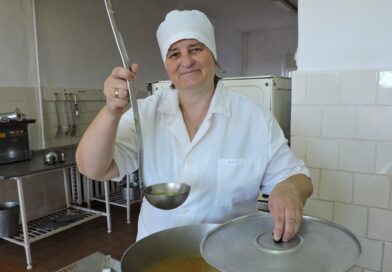 Повар Анна Малей из агрогородка Ситцы набрала больше 10 тысяч подписчиков в ТіkТоk