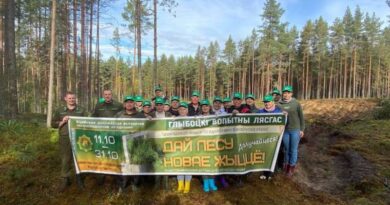 Депутат Палаты представителей Анатолий Сивко принял участие в посадке леса в Докшицком районе Депутат Палаты представителей Анатолий Сивко принял участие в посадке леса в Докшицком районе