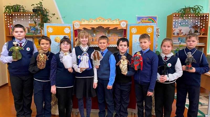 Архіўны здымак. Глінскія ўдзельнікі пастаноўкі “Цар Ірад”.