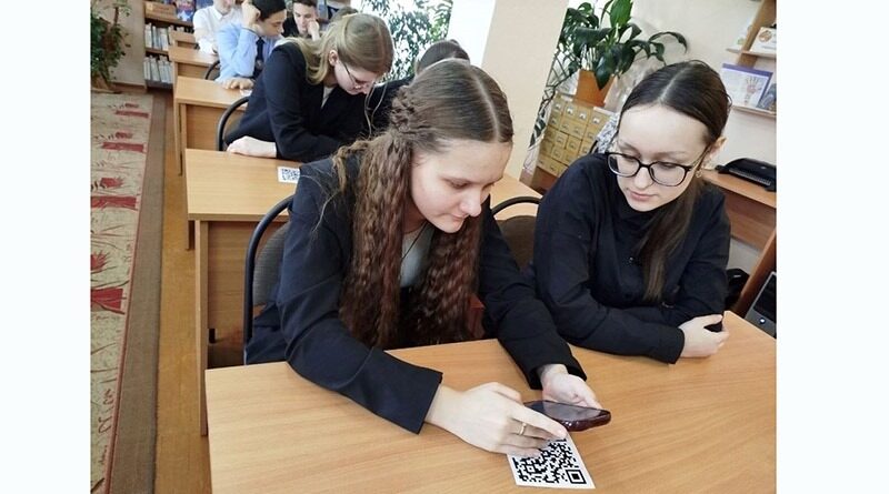 На мерапрыемстве, прысвечаным юбілею А. Блока, ахвотныя праз QR-код удзельнічалі ў віктарыне.