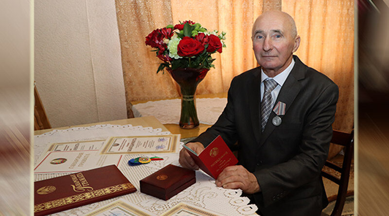 Васіль Варанковіч з узнагародамі.