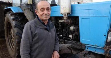 Механізатар Уладзімір Лаўцэвіч.