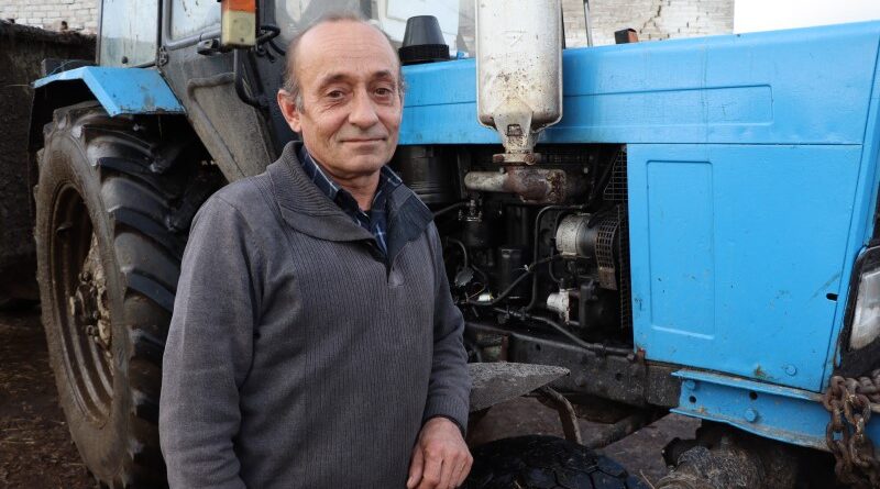 Механізатар Уладзімір Лаўцэвіч.