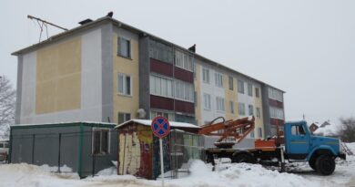 Завяршаецца капрамонт дома № 10
на вул. Школьнай у райцэнтры.