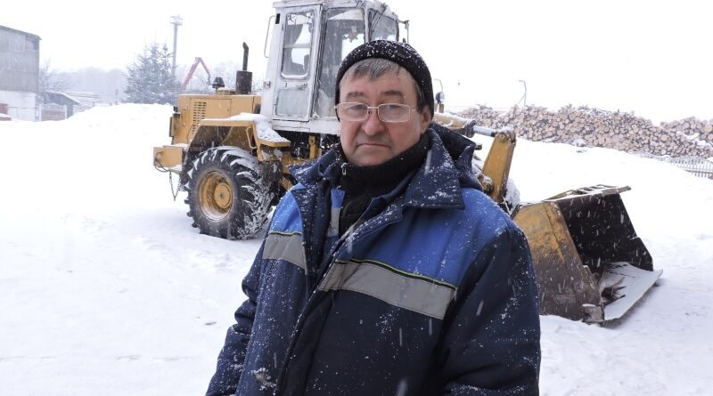 Адзін са старажылаў прадпрыемства – кіроўца пагрузчыка Юрый Міндукшоў.