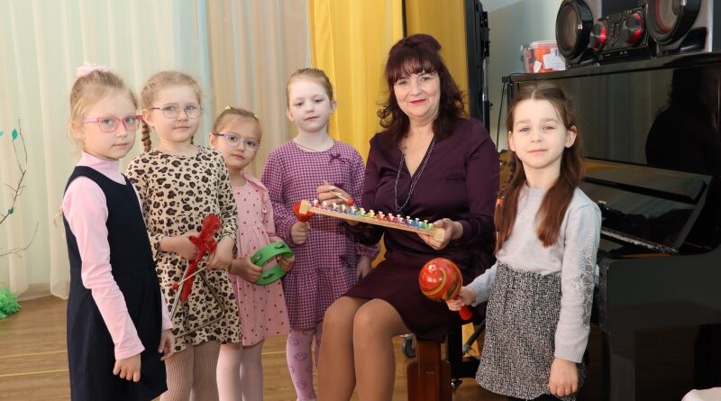 Святлана Толкач на занятках са сваімі выхаванцамі.