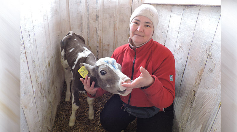 Алена Карніловіч 
з цялушкай Фросяй.