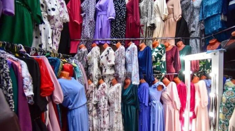 МАРТ: продавцы завысили цены на выпускные наряды до 120 %