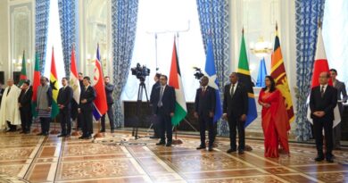 Президент Беларуси Александр Лукашенко принял верительные грамоты послов десяти государств. Верительные грамоты главе государства вручили дипломаты из Японии, Шри-Ланки, Танзании, Сомали, Палестины, КНДР, Египта, Ганы, Бангладеш и Алжира.