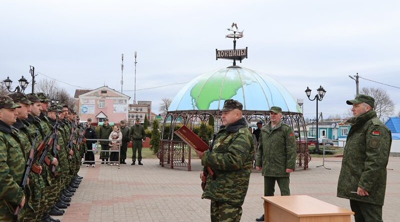 В Докшицах военнообязанные, предназначенные в территориальные войска, приняли Военную присягу