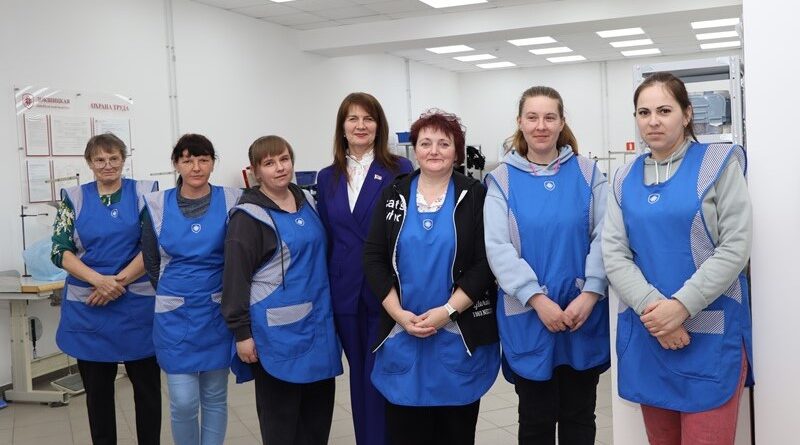 Председатель Витебского областного объединения профсоюзов Елена Нефёдова встретилась с коллективом Докшицкой швейной мануфактуры