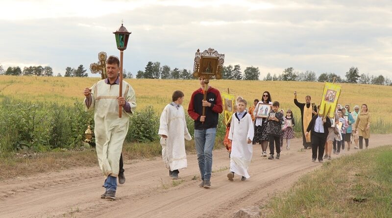 Докшичанин Александр Козел прислуживает в церкви и находит в этом особое умиротворение