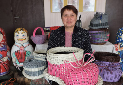 Татьяна Чикун из агрогородка Волколаты освоила плетение из ротанга
