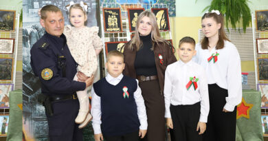 Алег і Аляксандра Гапанёнкі з дзецьмі (злева направа)
Марыяй, Маркам, Раманам і Ульянай.