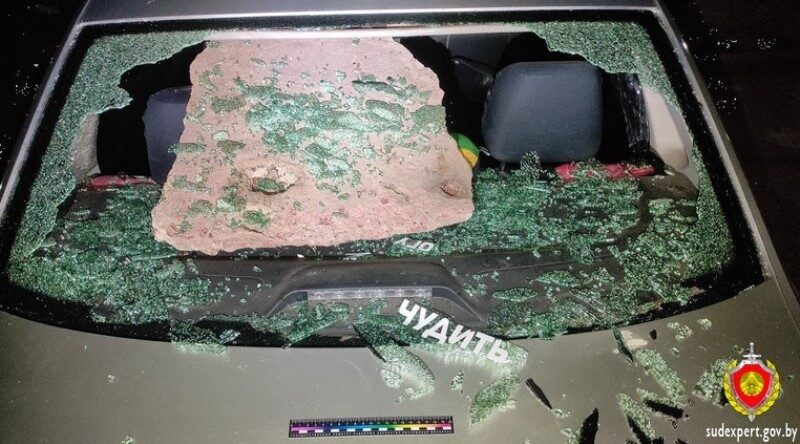 Оршанец повредил автомобиль и «оставил» рядом визитницу с банковскими карточками