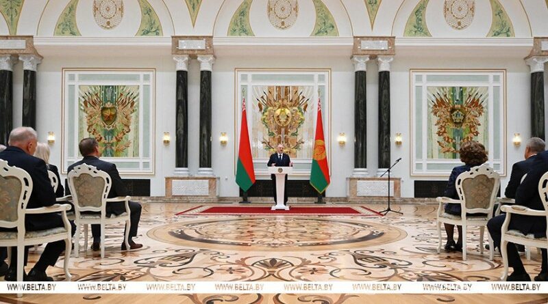 Александр Лукашенко: белорусы сегодня – единая нация и сами принимают решения о будущем страны