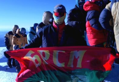 Протяженность маршрута – около 90 километров: 19-летний уроженец Докшицкого района Марат Степаненко покорил Эльбрус