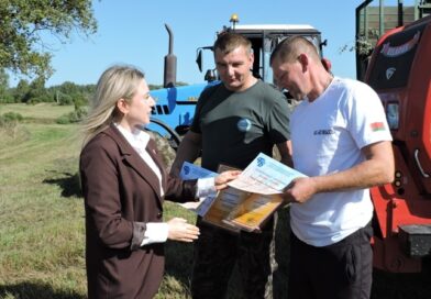 В Докшицком районе вручили подарочные сертификаты комбайнерам, достигшим тысячного намолота