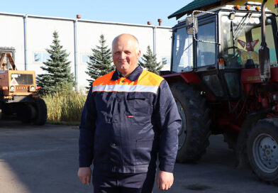 Тракторист Докшицкого ДРСУ-180 Александр Купревич продолжил династию дорожников